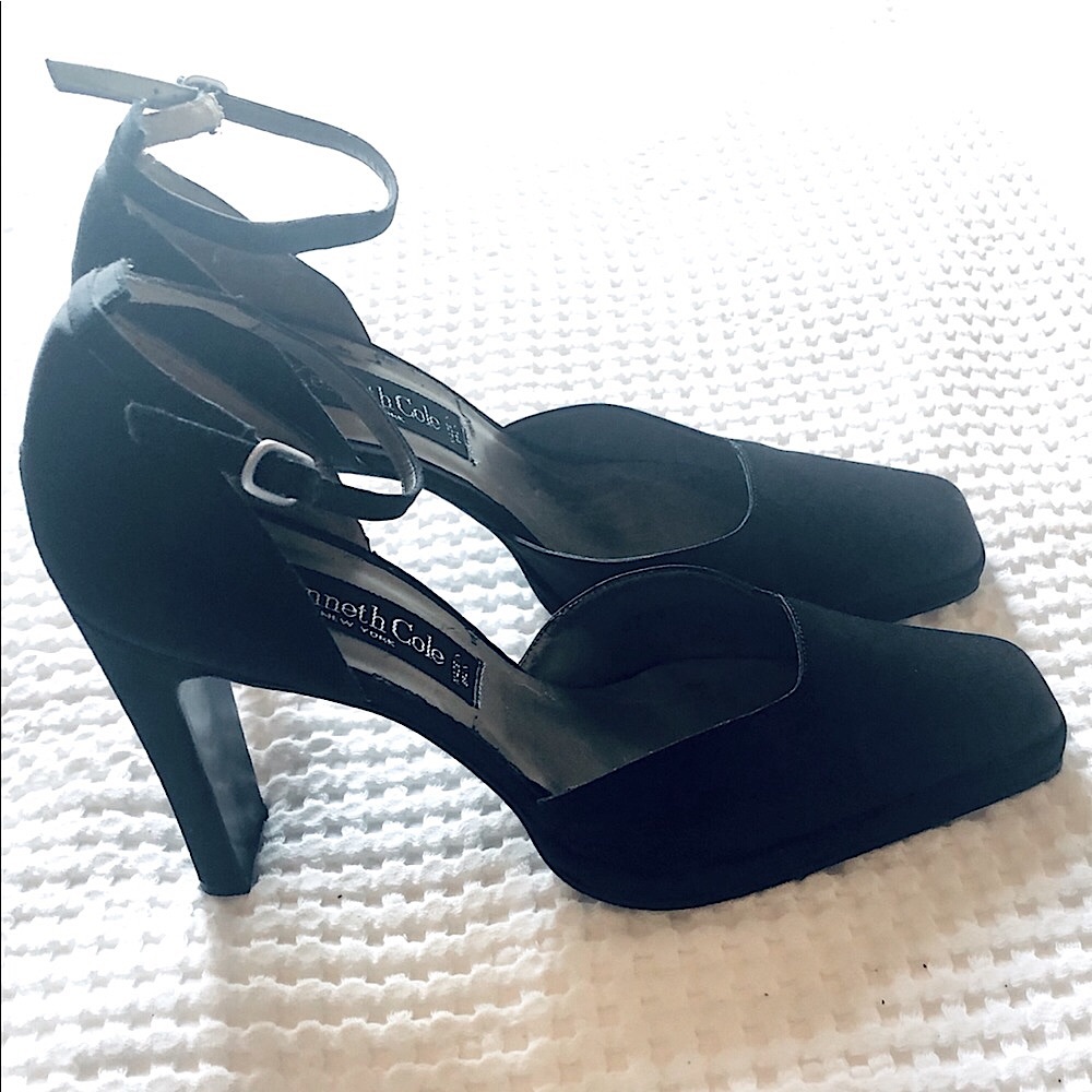 🌺 Black Satin Kenneth Cole heels. 🌺